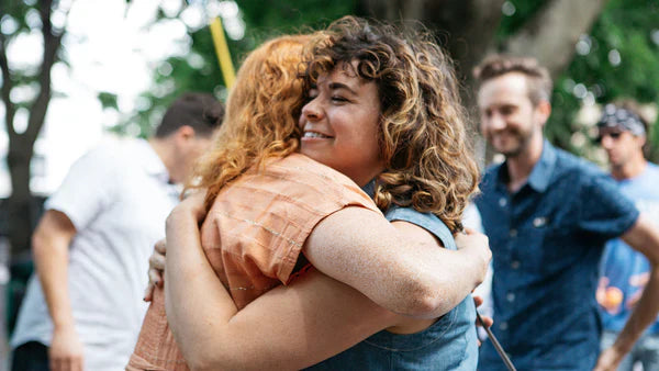 A Happy Peach Hour! Our Favorite Summer Cocktails